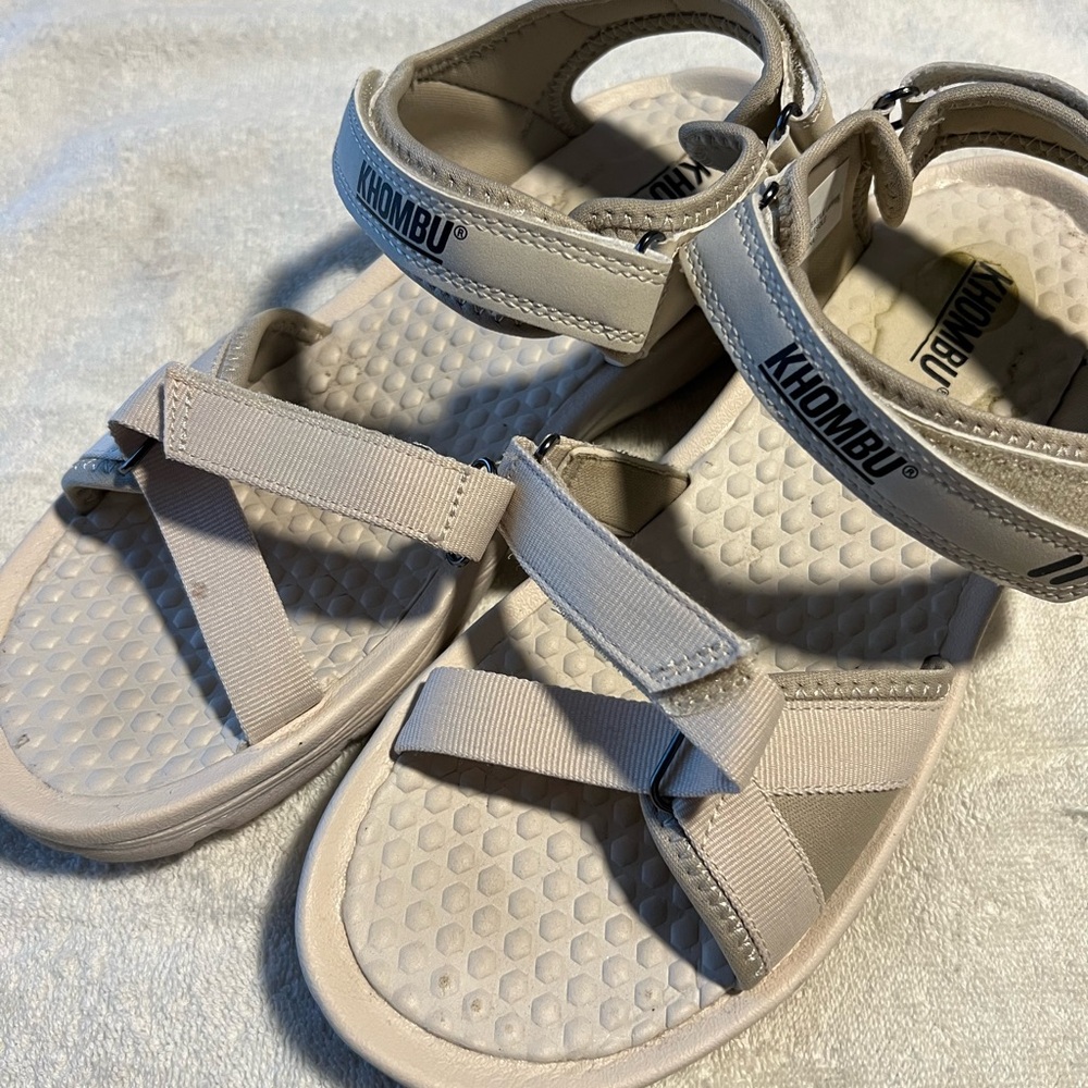 Khombu Women's Sandals - Light Tan and Gray